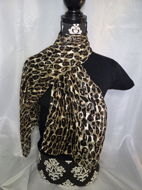 Unbranded. Accessories - S123. Leopard Print Women's Scarf